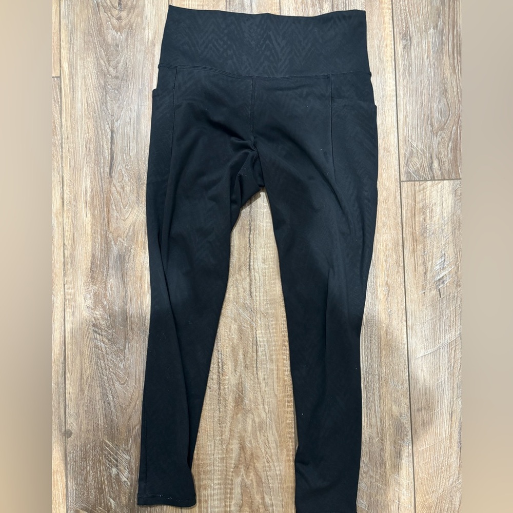 Athleta size Medium leggings with pockets